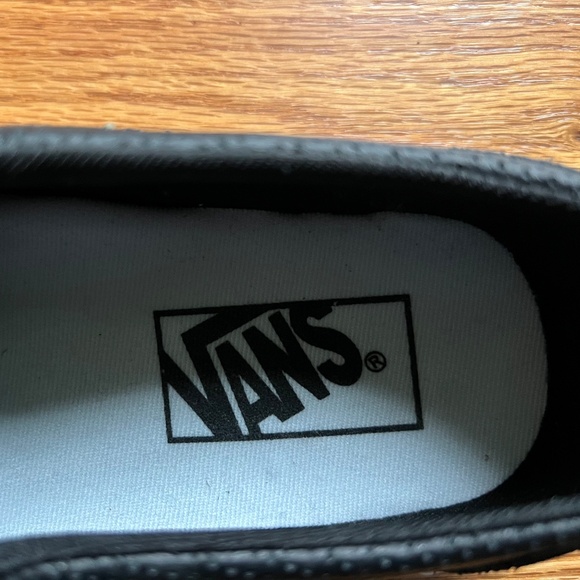 Vans black leather ‘Off The Wall’ slip on sneakers women’s 6.5 NWT - Picture 14 of 15